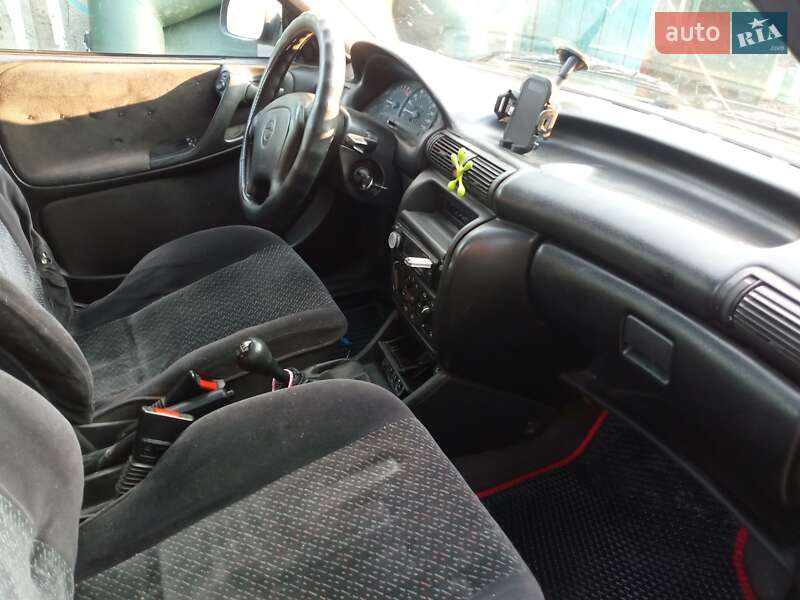 Універсал Opel Astra 1996 в Охтирці