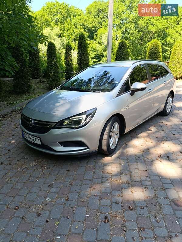 Универсал Opel Astra 2017 в Трускавце