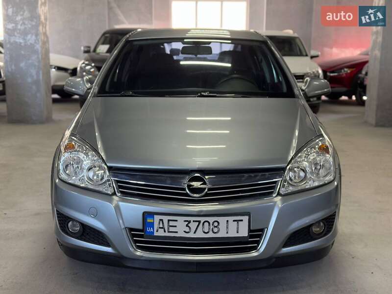 Opel Astra 2011