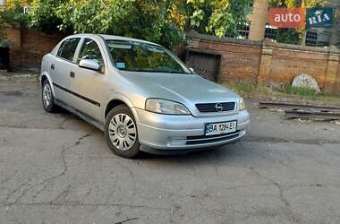 Хэтчбек Opel Astra 1998 в 