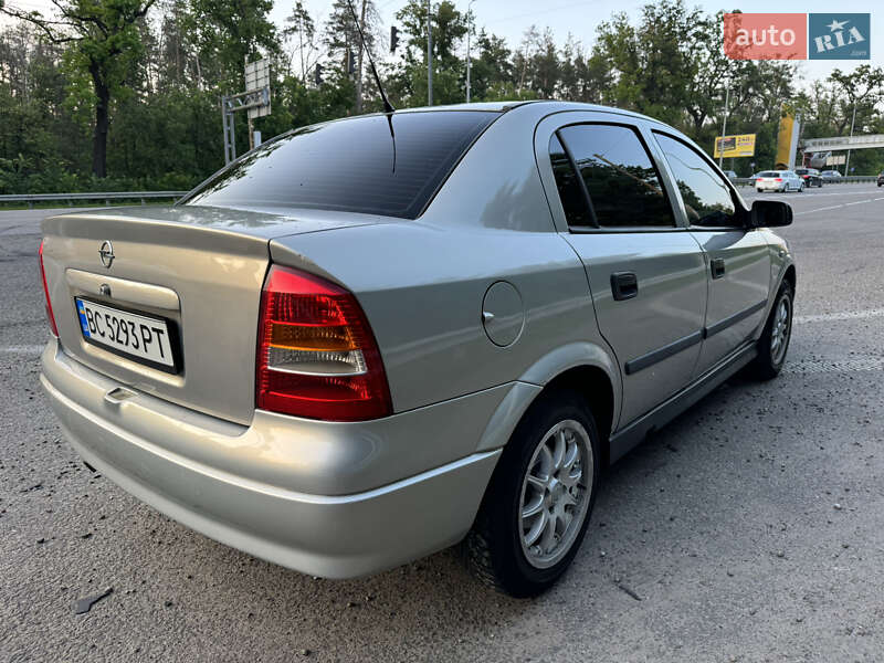 Седан Opel Astra 2006 в Киеве
