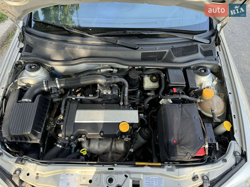 Седан Opel Astra 2006 в Киеве