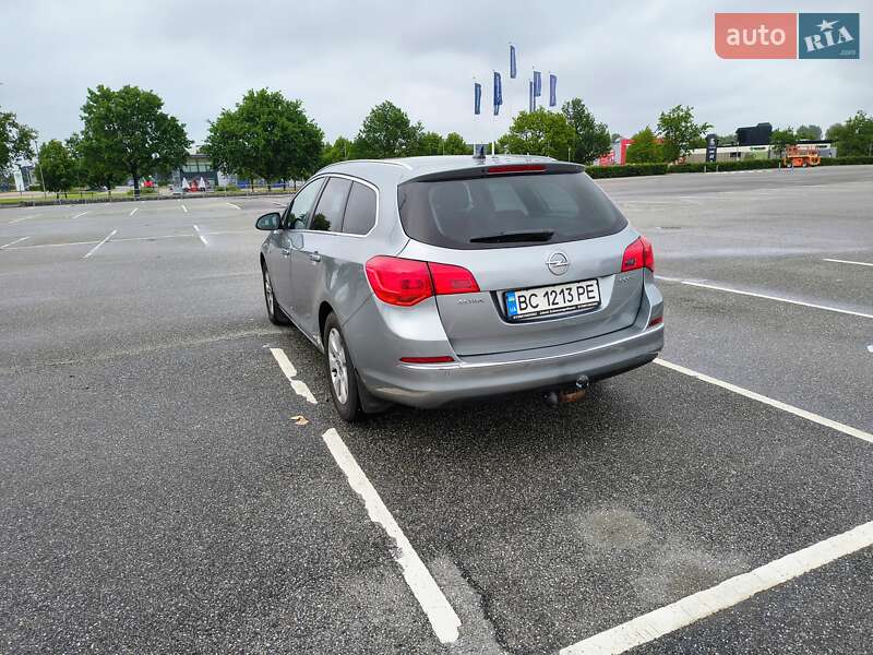 Универсал Opel Astra 2014 в Трускавце