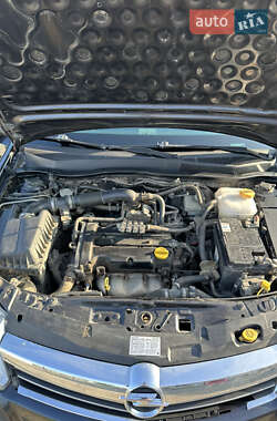 Хэтчбек Opel Astra 2007 в 