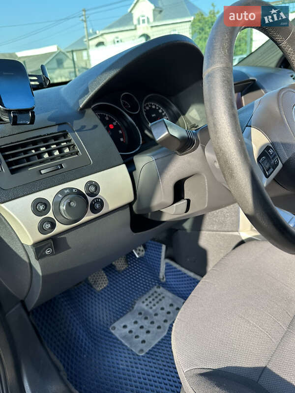 Хэтчбек Opel Astra 2007 в Черновцах