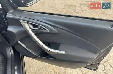Универсал Opel Astra 2012 в 