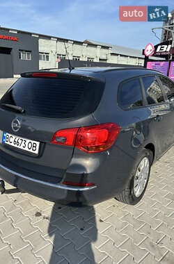 Универсал Opel Astra 2013 в 