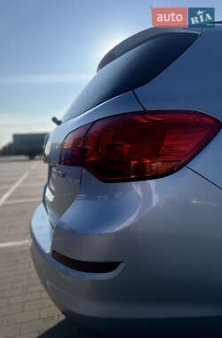 Универсал Opel Astra 2011 в 