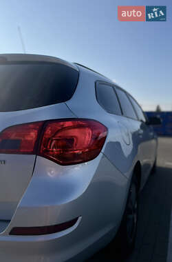 Универсал Opel Astra 2011 в 