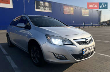 Универсал Opel Astra 2011 в 