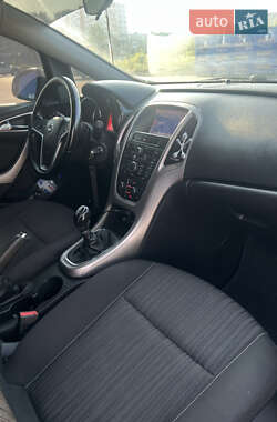 Универсал Opel Astra 2011 в 