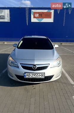 Универсал Opel Astra 2011 в 