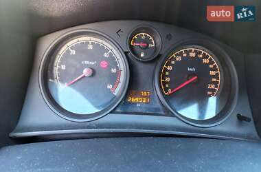 Універсал Opel Astra 2011 в 