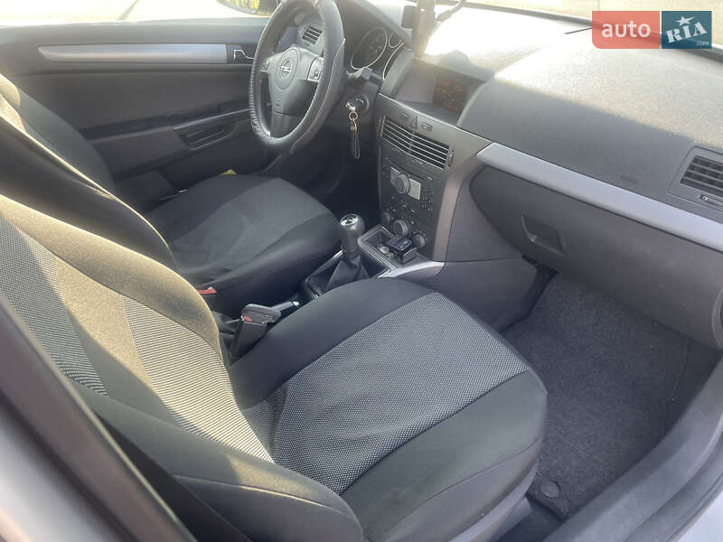 Хэтчбек Opel Astra 2005 в Луцке