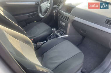 Хэтчбек Opel Astra 2005 в 