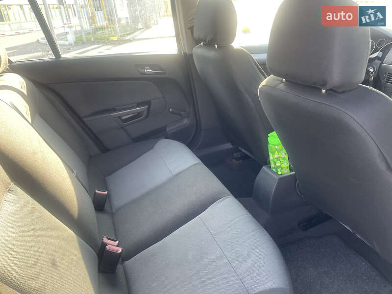 Хэтчбек Opel Astra 2005 в Луцке