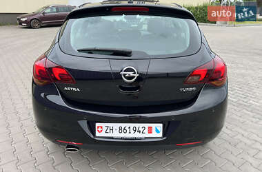 Хэтчбек Opel Astra 2010 в 