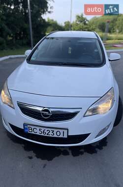 Универсал Opel Astra 2011 в 