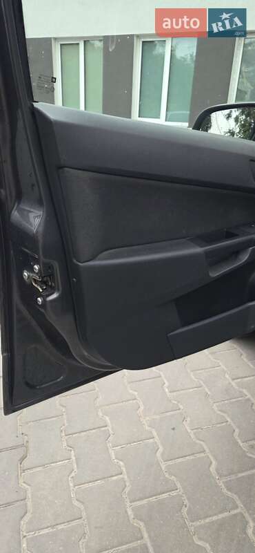 Універсал Opel Astra 2011 в Тернополі