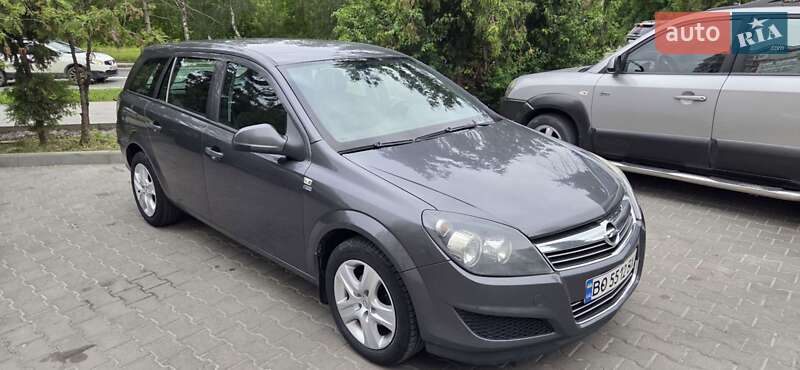 Универсал Opel Astra 2011 в 