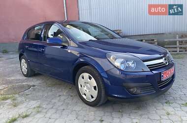 Хэтчбек Opel Astra 2006 в 