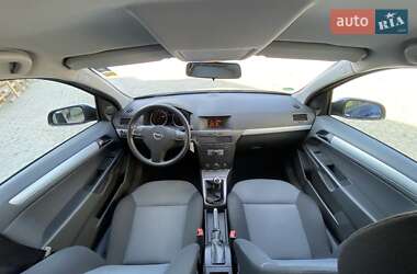 Хэтчбек Opel Astra 2006 в 