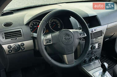 Хэтчбек Opel Astra 2006 в 
