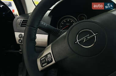 Хэтчбек Opel Astra 2006 в 