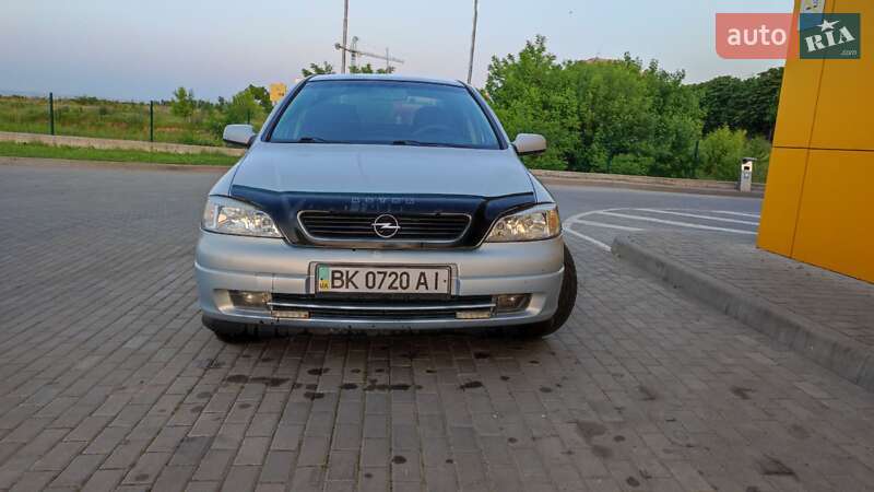 Седан Opel Astra 2004 в Рівному