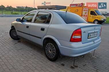Седан Opel Astra 2004 в 