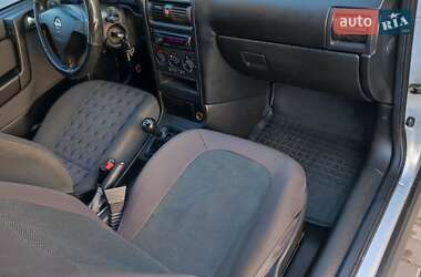Седан Opel Astra 2004 в 