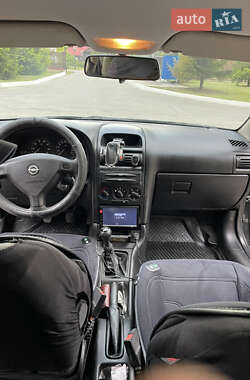 Седан Opel Astra 2006 в 