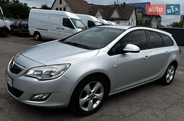 Универсал Opel Astra 2012 в Ровно