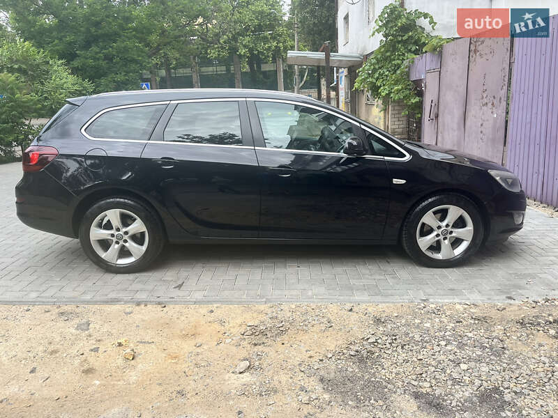 Универсал Opel Astra 2011 в 