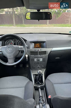 Универсал Opel Astra 2005 в 