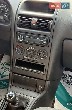Седан Opel Astra 2006 в 
