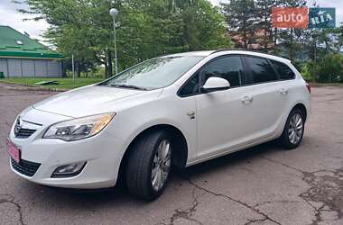 Универсал Opel Astra 2012 в Стрые
