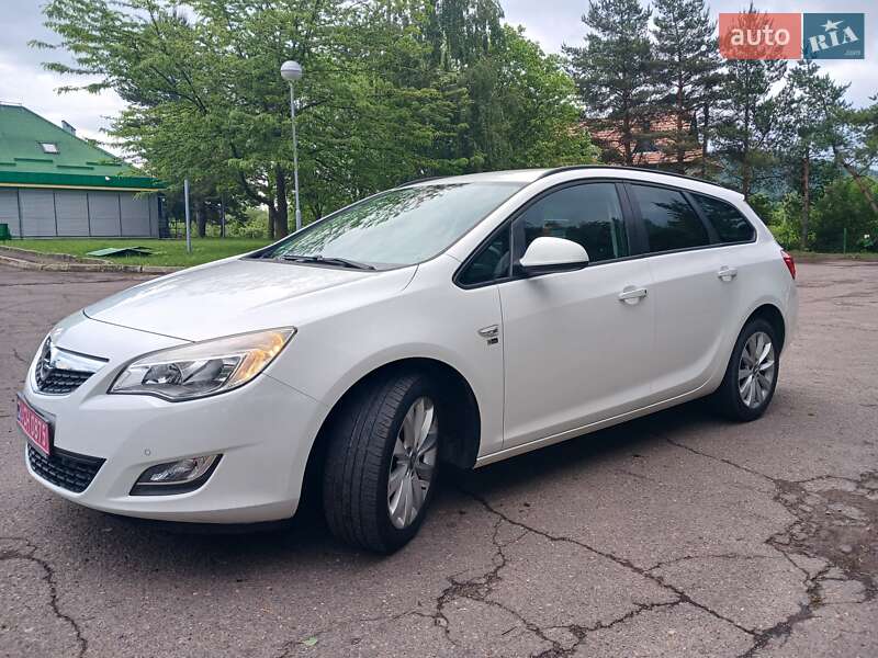 Универсал Opel Astra 2012 в Стрые