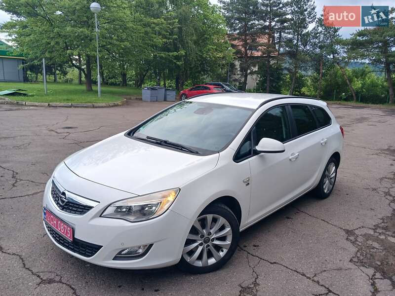 Универсал Opel Astra 2012 в Стрые