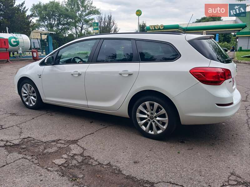 Универсал Opel Astra 2012 в Стрые