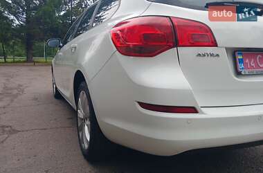 Универсал Opel Astra 2012 в Стрые