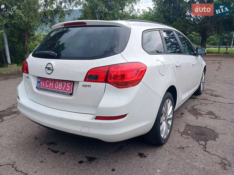 Универсал Opel Astra 2012 в Стрые