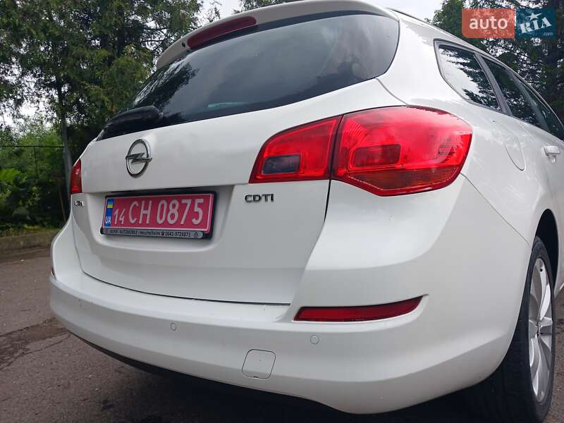 Универсал Opel Astra 2012 в Стрые