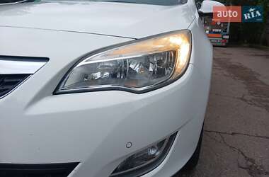 Универсал Opel Astra 2012 в Стрые