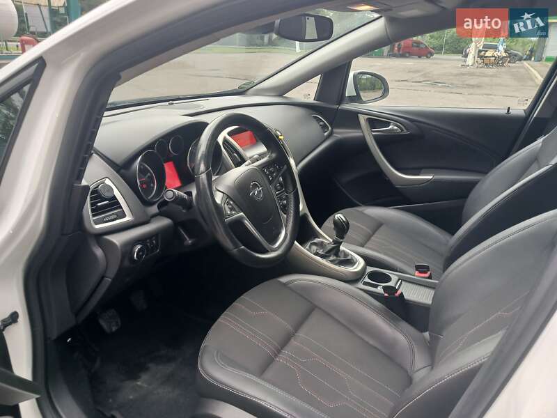 Универсал Opel Astra 2012 в Стрые