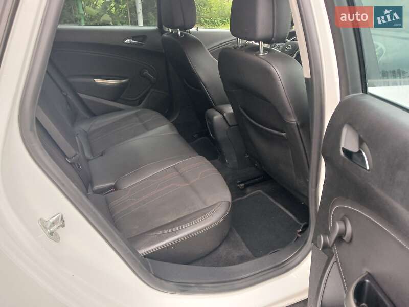 Универсал Opel Astra 2012 в Стрые