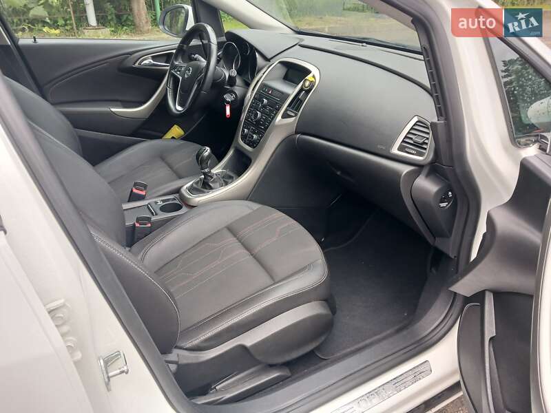 Универсал Opel Astra 2012 в Стрые