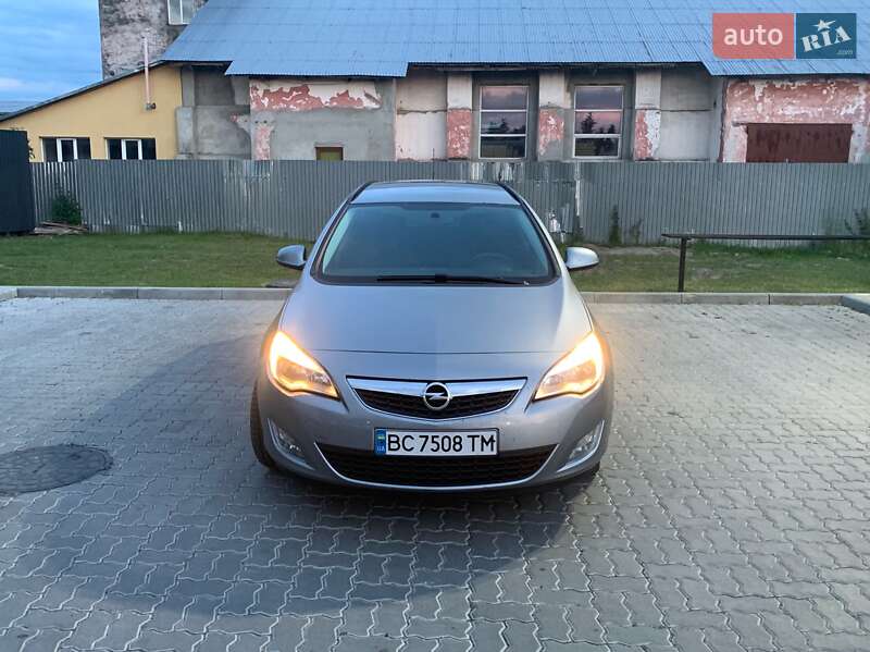 Opel Astra 2012