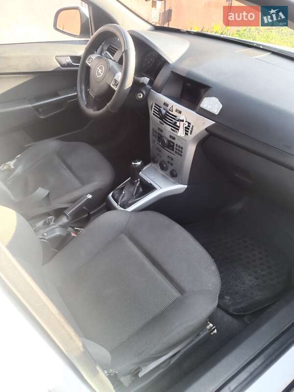 Універсал Opel Astra 2010 в Чернігові