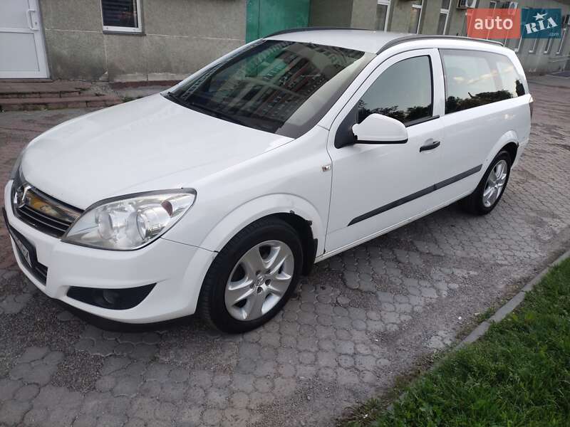 Универсал Opel Astra 2010 в Чернигове